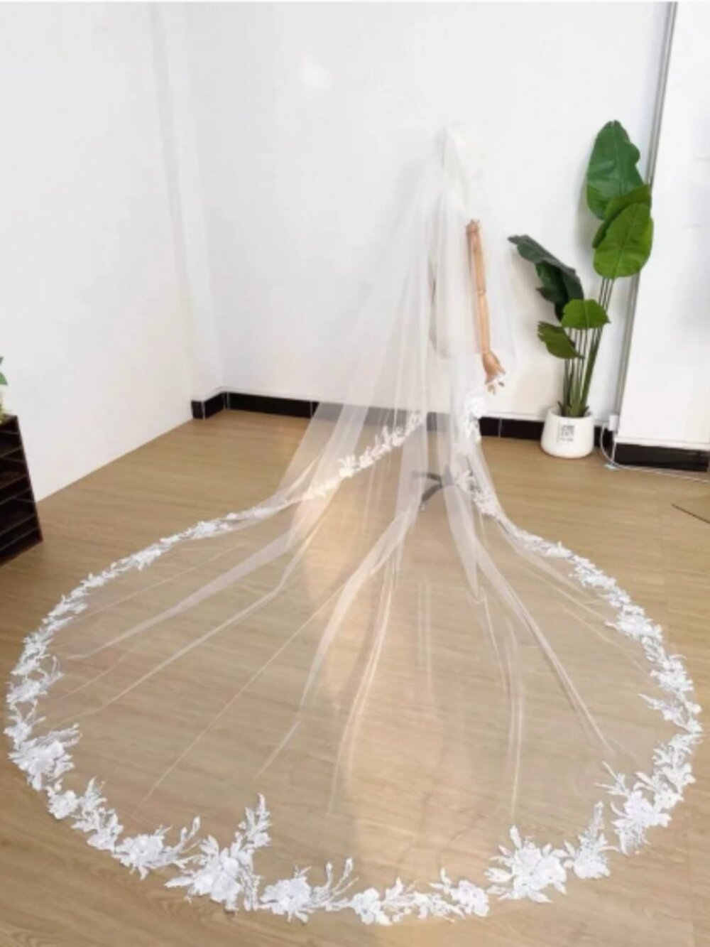 Royal Floral Lace Wedding Veil
